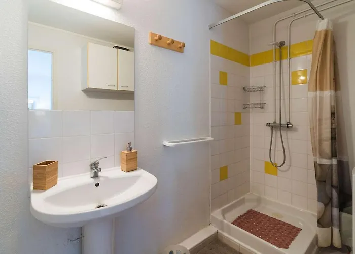 Climatise 2p Avec Piscine Et Parking A 500m De La - Narbonne-plage - Fr-1-409-211 *