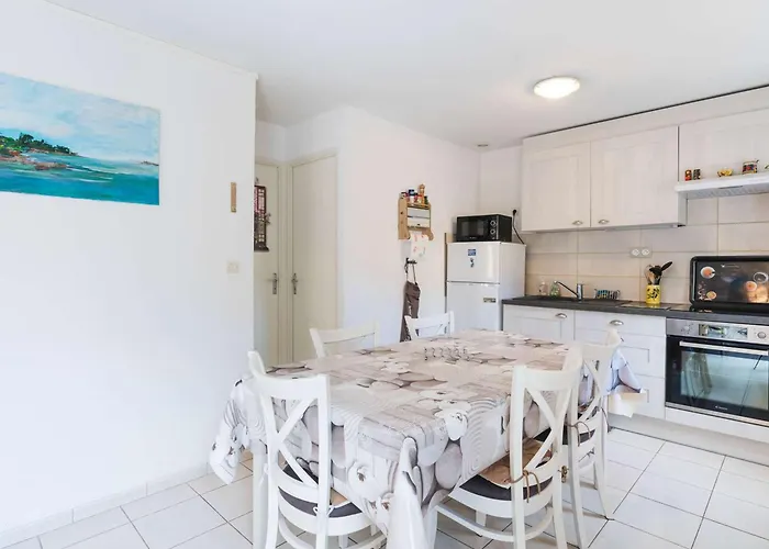 Climatise 2p Avec Piscine Et Parking A 500m De La - Narbonne-plage - Fr-1-409-211